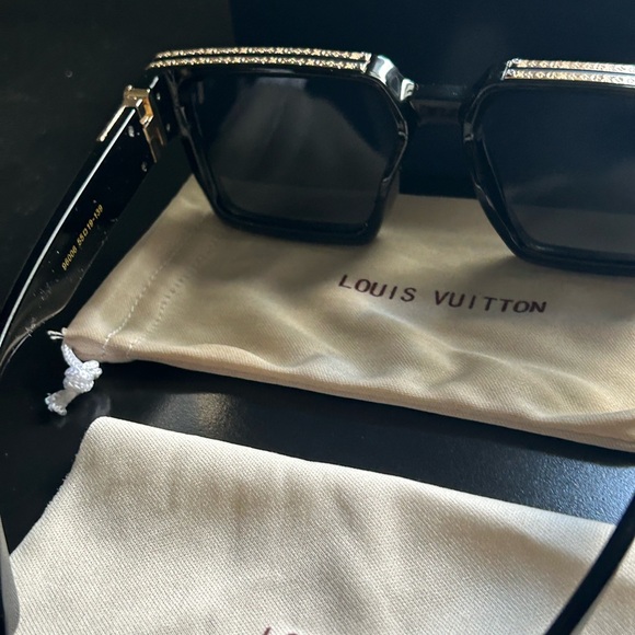 Louis Vuitton Black and Gold Sunglasses - Picture 7 of 8